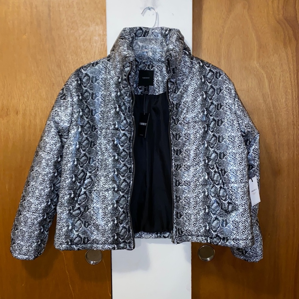 🩶NWT Forever 21 Premium Label Animal Print Faux Leather Puffer Jacket